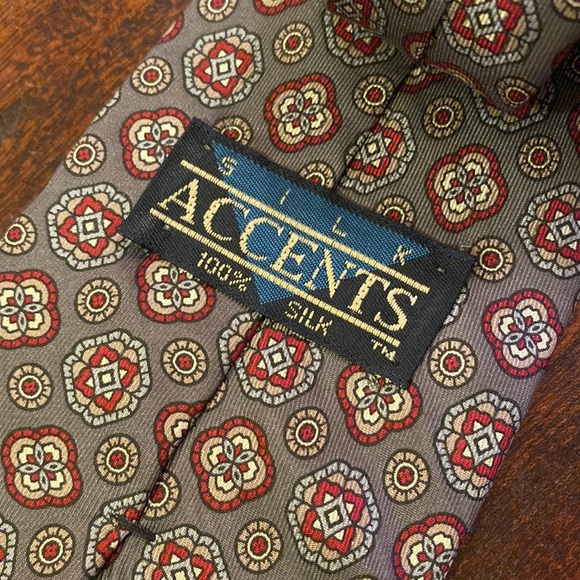 100% Silk Accents Tie - Picture 4 of 4